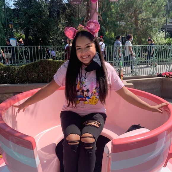 Meet your Posher, Alivia - Picture 1 of 4